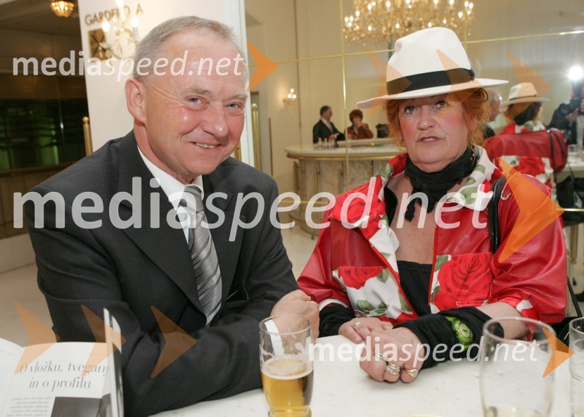 Dr. Alojz Križman, nekdanji mariborski župan in Olga Jančar
Hlapci.pdf, premiera drame SNG Maribor