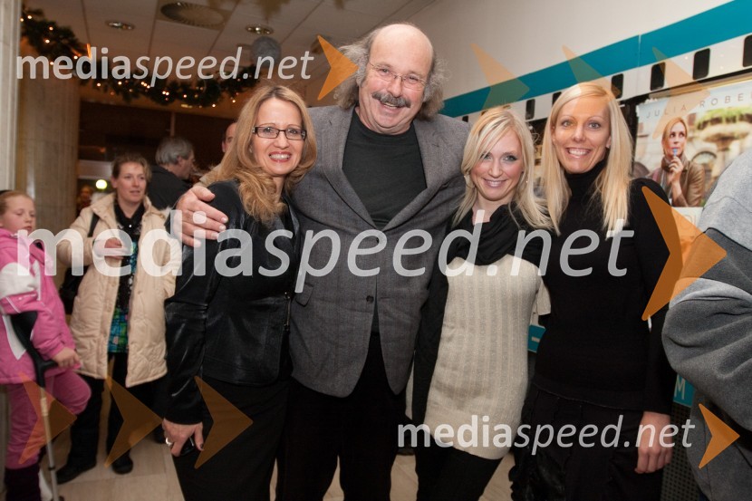 	Tjaša Smrekar, vodja za tržno komuniciranje Kolosej, Igor Koršič, predsednik DSFU, Urška Čož, Cinemania group d.o.o. in Barbara Van, vodja programa in marketinga v KolosejuPodelitev Zlate role ustvarjalcem filma Gremo mi po svoje