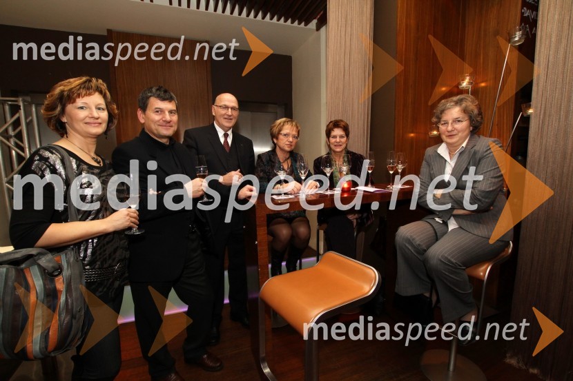 Tatjana Sabo, Tone Potočnik, Vlado Podhostnik, Milena Šenveter, Sonja Hajster in Marija PodhostnikDobrodelna dražba Rotaract cluba Maribor