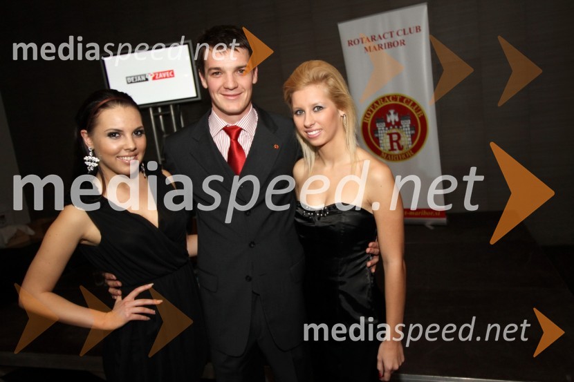 Sara Kuduzović, hostesa, Mitja Šeško, predsednik Rotaract club Maribor in Tanja Karlovčec, hostesaDobrodelna dražba Rotaract cluba Maribor
