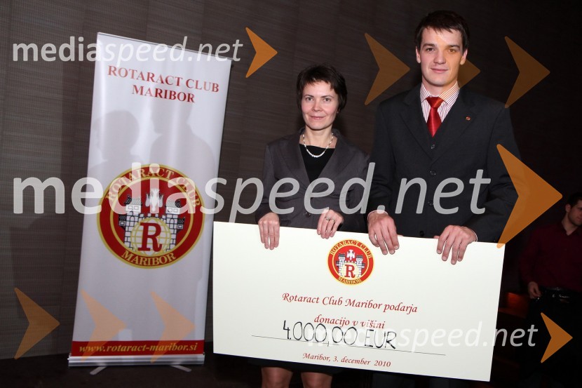 Jasmina Breznik, v.d. direktorice VDC Polž Maribor in Mitja Šeško, predsednik Rotaract club MariborDobrodelna dražba Rotaract cluba Maribor