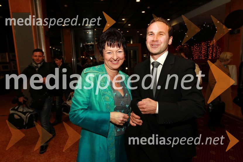 	Irena Polak Fištravec, povezovalka dogodka in Borut Cvetkovič, direktor podjetja Radgonske gorice d.d.Dobrodelni Miklavžev koncert Big benda Glasbene šole Gornja Radgona z Otom Pestnerjem