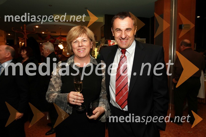 ... in 	Branko Kurbus, predsednik uprave Arcont d.d.Dobrodelni Miklavžev koncert Big benda Glasbene šole Gornja Radgona z Otom Pestnerjem