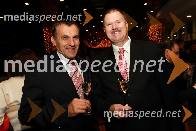 Branko Kurbus, predsednik uprave Arcont d.d. in Boris Sovič, direktor podjetja Arcont IP d.d.Dobrodelni Miklavžev koncert Big benda Glasbene šole Gornja Radgona z Otom Pestnerjem