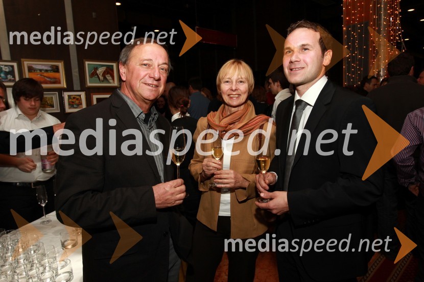 Vasja Samec, Zavod za turizem Maribor in soproga ter Borut Cvetkovič, direktor podjetja Radgonske goriceDobrodelni Miklavžev koncert Big benda Glasbene šole Gornja Radgona z Otom Pestnerjem