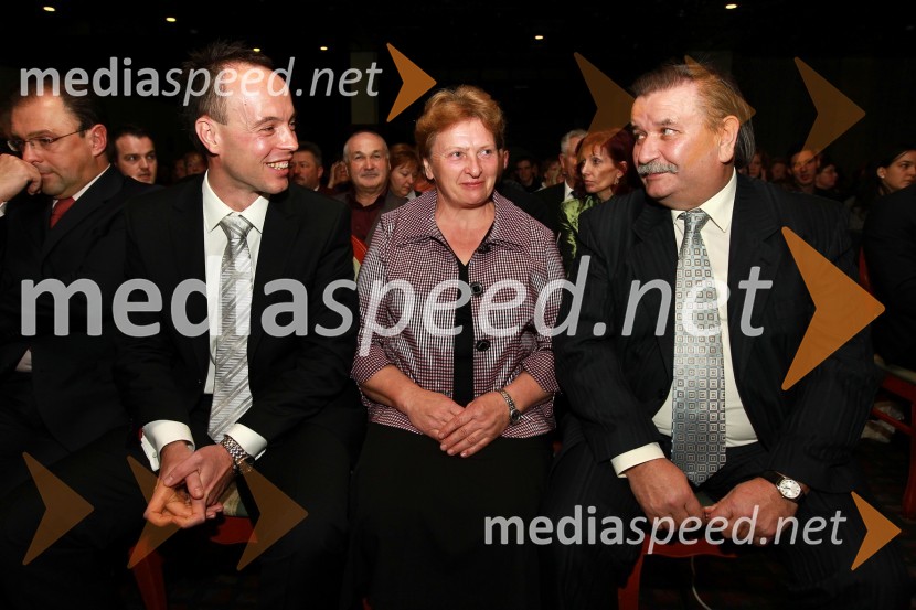 Tomaž Polak, ravnatelj Glasbene šole Gornja Radgona, Marija Rihtarič in Janez Rihtarič, župan občine RadenciDobrodelni Miklavžev koncert Big benda Glasbene šole Gornja Radgona z Otom Pestnerjem