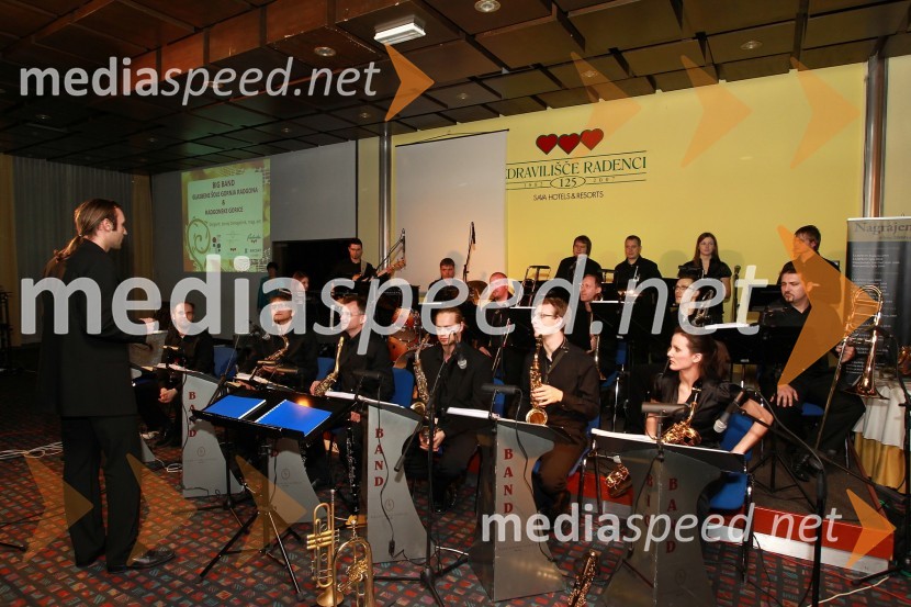 Big band Glasbene šole Gornja Radgona & Radgonske goriceDobrodelni Miklavžev koncert Big benda Glasbene šole Gornja Radgona z Otom Pestnerjem