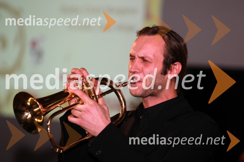 Jernej Senegačnik, dirigent in trobentačDobrodelni Miklavžev koncert Big benda Glasbene šole Gornja Radgona z Otom Pestnerjem