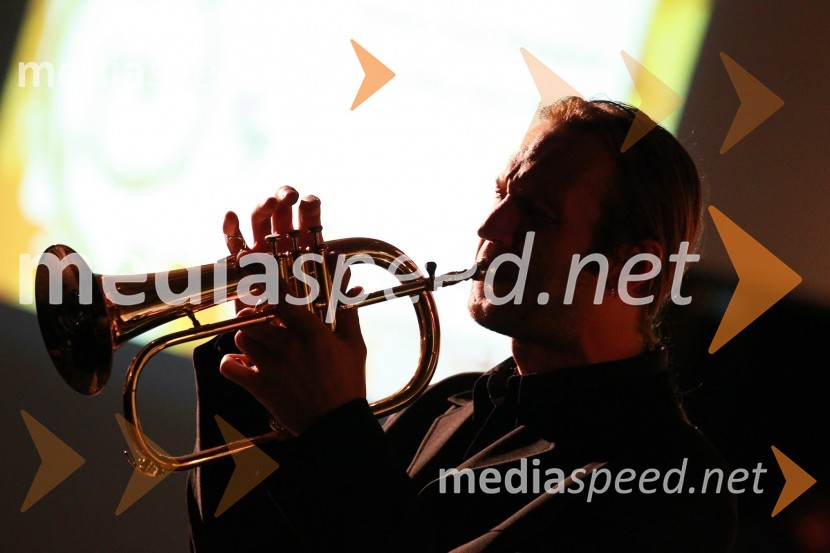 Jernej Senegačnik, dirigent in trobentačDobrodelni Miklavžev koncert Big benda Glasbene šole Gornja Radgona z Otom Pestnerjem