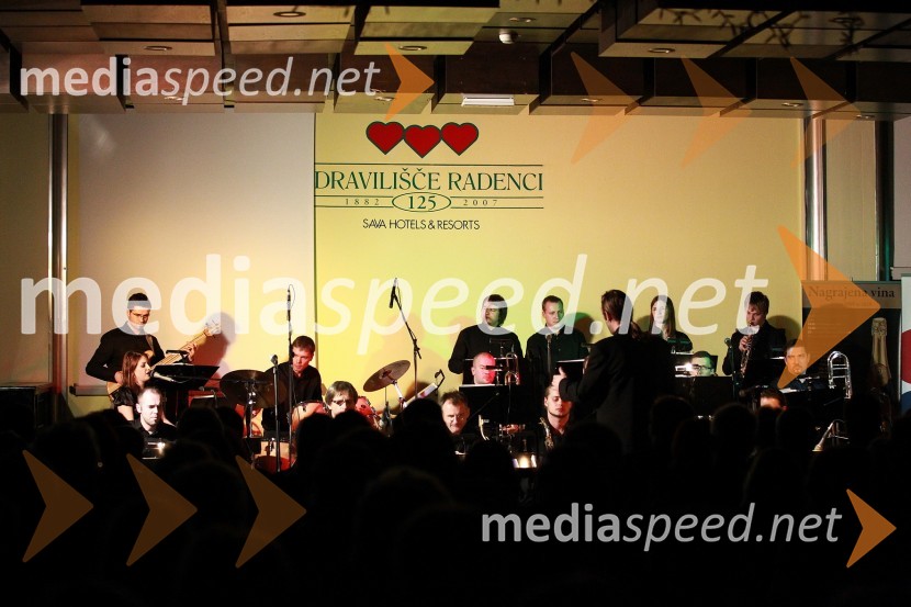Big band Glasbene šole Gornja Radgona & Radgonske goriceDobrodelni Miklavžev koncert Big benda Glasbene šole Gornja Radgona z Otom Pestnerjem