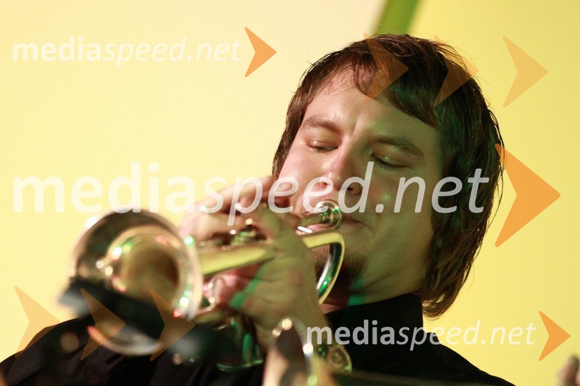 Andrej Rebernik, trobentač in učitelj na Glasbeni šoli Gornja RadgonaDobrodelni Miklavžev koncert Big benda Glasbene šole Gornja Radgona z Otom Pestnerjem