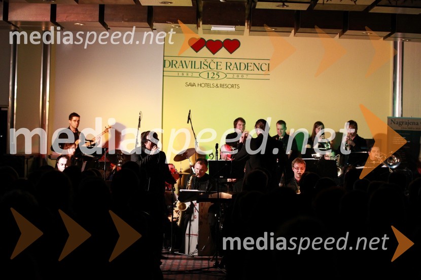 Oto Pestner, pevec in Big band Glasbene šole Gornja Radgona & Radgonske goriceDobrodelni Miklavžev koncert Big benda Glasbene šole Gornja Radgona z Otom Pestnerjem