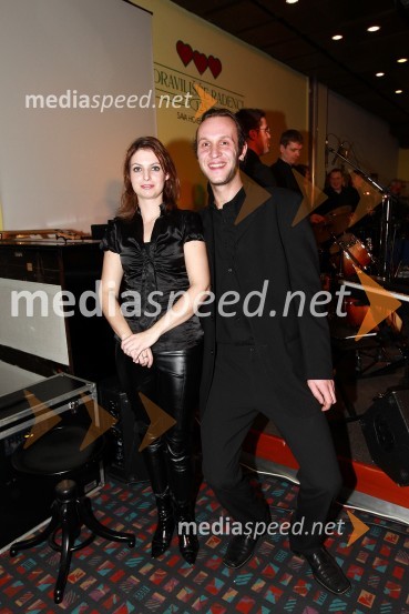 Urška Orešič, skladateljica in učiteljcia na Glasbeni šoli Gornja Radgona ter Jernej Senegačnik, dirigent in trobentačDobrodelni Miklavžev koncert Big benda Glasbene šole Gornja Radgona z Otom Pestnerjem