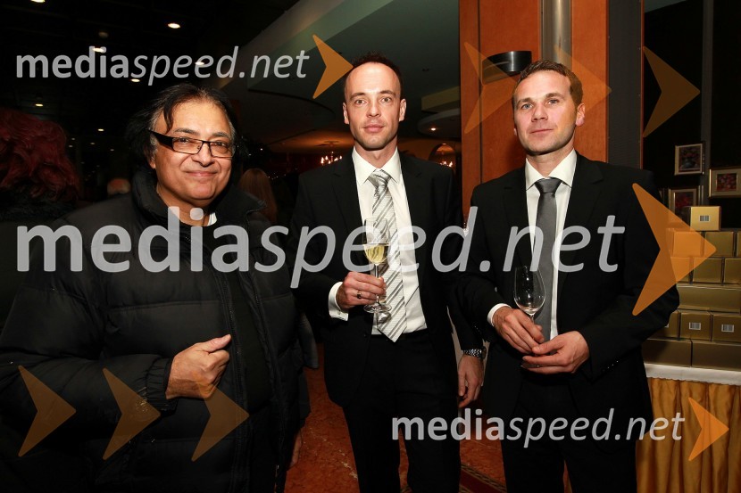 Oto Pestner, pevec, Tomaž Polak, ravnatelj Glasbene šole Gornja Radgona in Borut Cvetkovič, direktor podjetja Radgonske goriceDobrodelni Miklavžev koncert Big benda Glasbene šole Gornja Radgona z Otom Pestnerjem