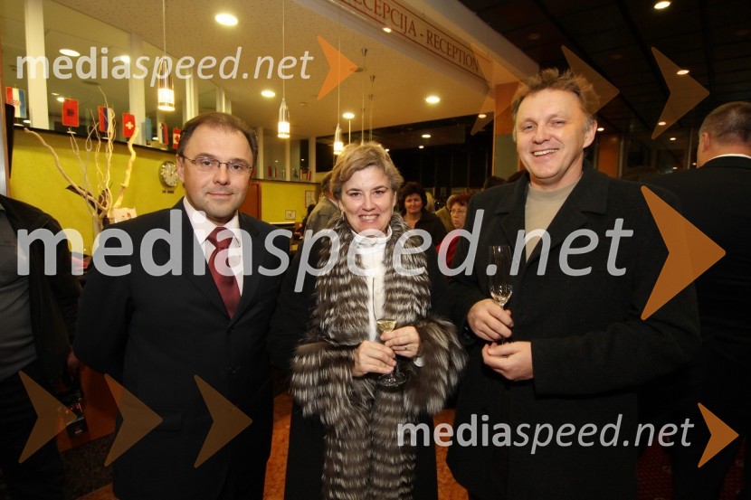 Mladen Kučiš, direktor Zdravilišča Radenci ter Sonja in Marjan KreslinDobrodelni Miklavžev koncert Big benda Glasbene šole Gornja Radgona z Otom Pestnerjem