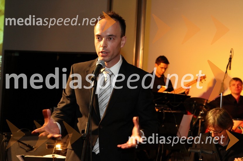 Tomaž Polak, ravnatelj Glasbene šole Gornja RadgonaDobrodelni Miklavžev koncert Big benda Glasbene šole Gornja Radgona z Otom Pestnerjem