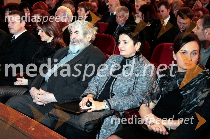 Bojan Šrot, župan Mestne občine Celje, njegova spremljevalka Katarina Karlovšek, Polde Bibič, igralec, Mojca Jan Zoran, Ministrstvo za kulturo in Andreja Podlesnik, soproga Zdenka Podlesnika60 let Slovenskega ljudskega gledališča Celje