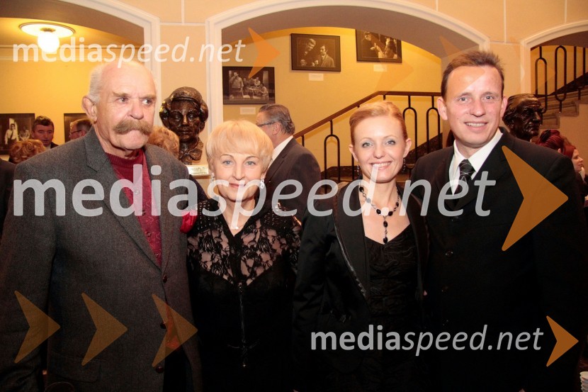 Janez Bermež, Anica Kumer, nekdanja igralca SLG Celje, mag. Tina Kosi, upravnica SLG Celje in Bojan Šrot, župan Mestne občine Celje 
60 let Slovenskega ljudskega gledališča Celje