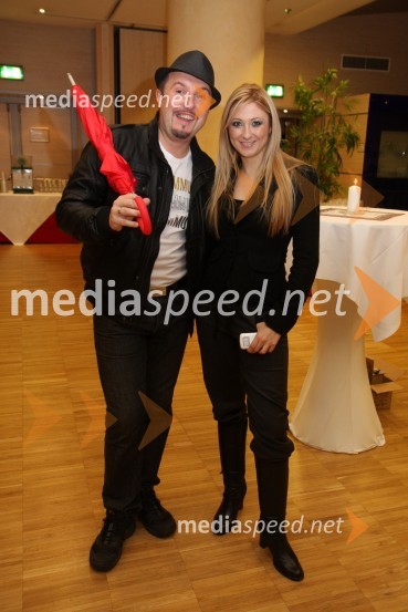 Frenk Nova, glasbenik in Kaly Kolonič, odnosi z javnostjoSvečana prednovoletna zabava Agencije Ekskluzivno ter predstavitev koledarja Ledenovroče 2011