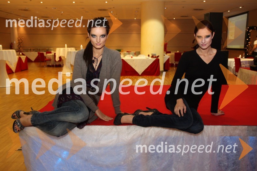 Jana Koteska, manekenka in Anamarija Avbelj, Miss Universe Slovenije 2008
Svečana prednovoletna zabava Agencije Ekskluzivno ter predstavitev koledarja Ledenovroče 2011