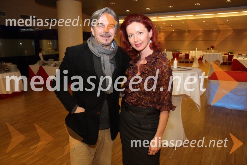 Davor Radolfi, hrvaški pevec in Metka Klajderič Kobler, lastnica agencije Vulcano modelsSvečana prednovoletna zabava Agencije Ekskluzivno ter predstavitev koledarja Ledenovroče 2011