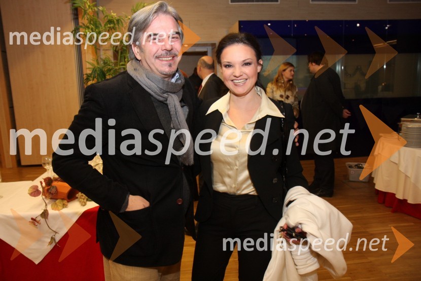 Davor Radolfi, hrvaški pevec in Alenka Gotar, pevkaSvečana prednovoletna zabava Agencije Ekskluzivno ter predstavitev koledarja Ledenovroče 2011