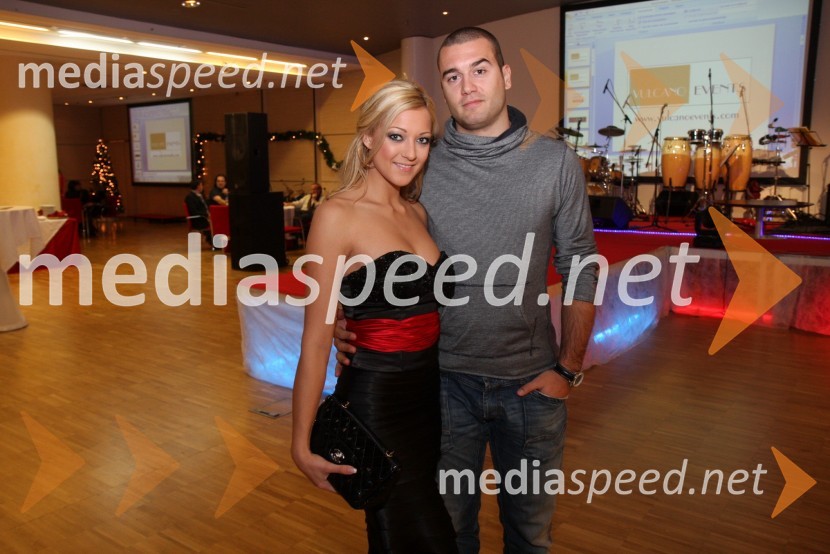 Neža Marolt, Lepa soseda 2005 in fantSvečana prednovoletna zabava Agencije Ekskluzivno ter predstavitev koledarja Ledenovroče 2011