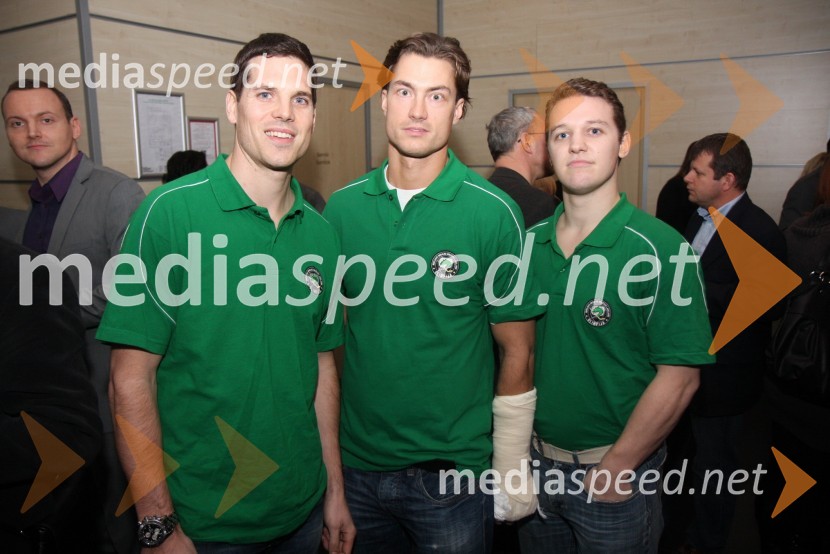 Hokejisti hokejskega kluba HDD Tilia OlimpijaSvečana prednovoletna zabava Agencije Ekskluzivno ter predstavitev koledarja Ledenovroče 2011