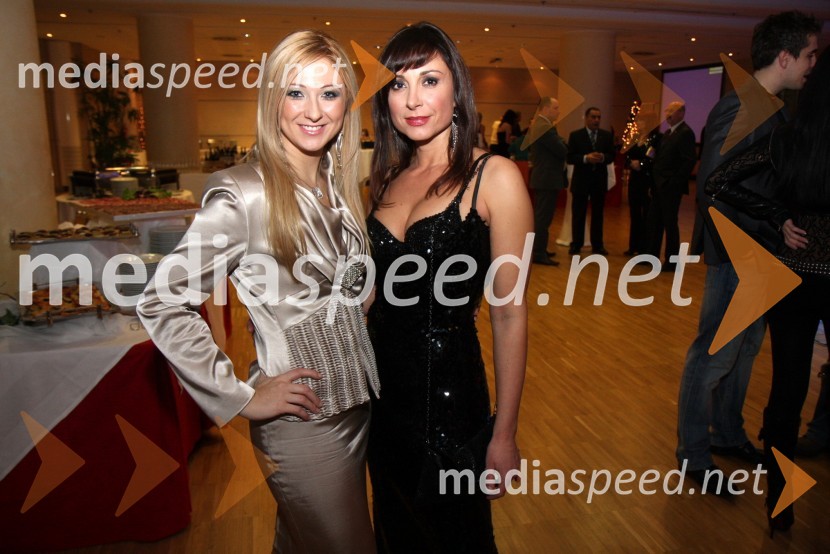 Kaly Kolonič, odnosi z javnostjo in Tina Gorenjak, igralkaSvečana prednovoletna zabava Agencije Ekskluzivno ter predstavitev koledarja Ledenovroče 2011