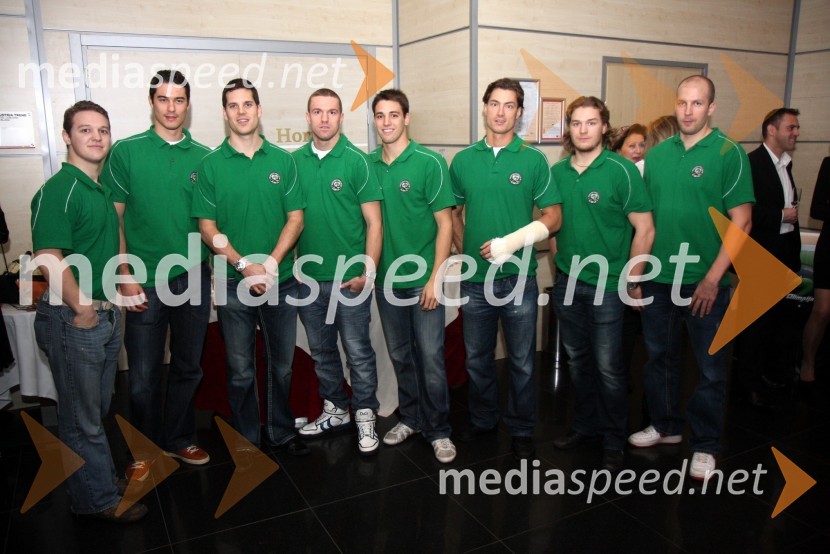 Hokejisti hokejskega kluba HDD Tilia OlimpijaSvečana prednovoletna zabava Agencije Ekskluzivno ter predstavitev koledarja Ledenovroče 2011