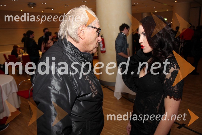 Tone Fornezzi Tof, novinar ter Maja Martina Merljak, igralka in povezovalka prireditveSvečana prednovoletna zabava Agencije Ekskluzivno ter predstavitev koledarja Ledenovroče 2011