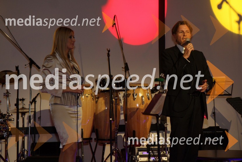 Kaly Kolonič, odnosi z javnostjo in Peter Butoln, agencija ProtokolSvečana prednovoletna zabava Agencije Ekskluzivno ter predstavitev koledarja Ledenovroče 2011