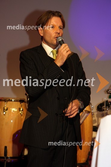 Peter Butoln, agencija ProtokolSvečana prednovoletna zabava Agencije Ekskluzivno ter predstavitev koledarja Ledenovroče 2011