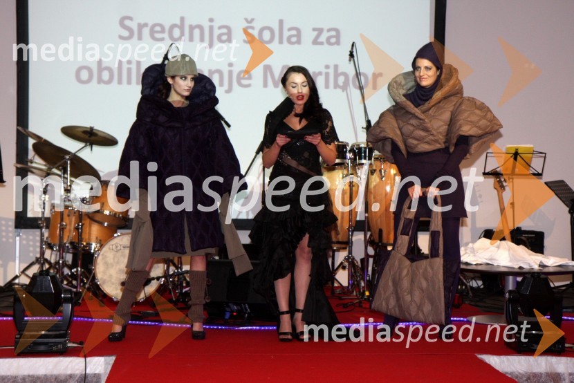 Anamarija Avbelj, Miss Universe Slovenije 2008, Maja Martina Merljak, igralka in povezovalka prireditve ter Mihaela Margan - Miša, novinarka, manekenka in Playboyeva zajčicaSvečana prednovoletna zabava Agencije Ekskluzivno ter predstavitev koledarja Ledenovroče 2011