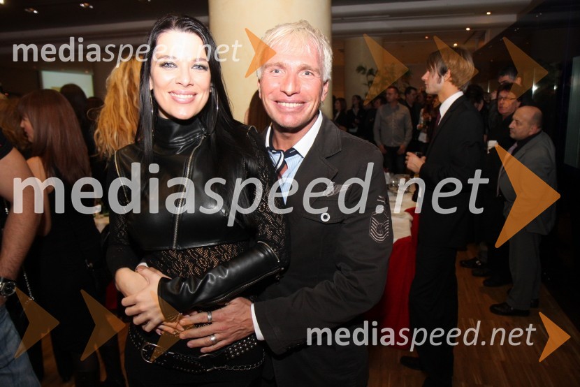 Iris Mulej, Miss Slovenije 2006 in Igor Jelen Iggy, lastnik plesnega studia IgenSvečana prednovoletna zabava Agencije Ekskluzivno ter predstavitev koledarja Ledenovroče 2011