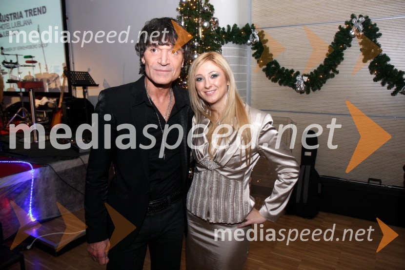 	Jasmin Stavros, hrvaški pevec in Kaly Kolonič, odnosi z javnostjoSvečana prednovoletna zabava Agencije Ekskluzivno ter predstavitev koledarja Ledenovroče 2011