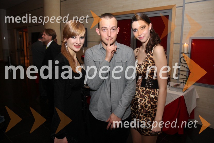 Ana Meznarič, manekenka, Zlatan Čordić - Zlatko, raper in Nastja Slaviček, manekenkaSvečana prednovoletna zabava Agencije Ekskluzivno ter predstavitev koledarja Ledenovroče 2011