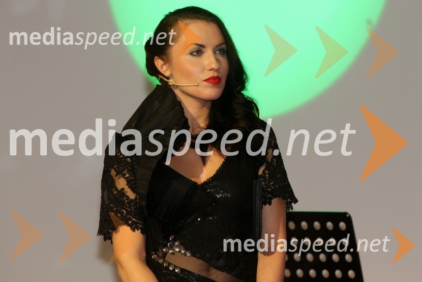 Maja Martina Merljak, igralka in povezovalka prireditveSvečana prednovoletna zabava Agencije Ekskluzivno ter predstavitev koledarja Ledenovroče 2011