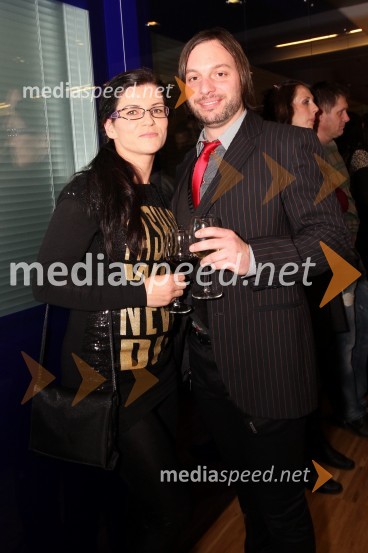 Cvetana Rozman in Teodor Amanovič Toš, skupina NudeSvečana prednovoletna zabava Agencije Ekskluzivno ter predstavitev koledarja Ledenovroče 2011