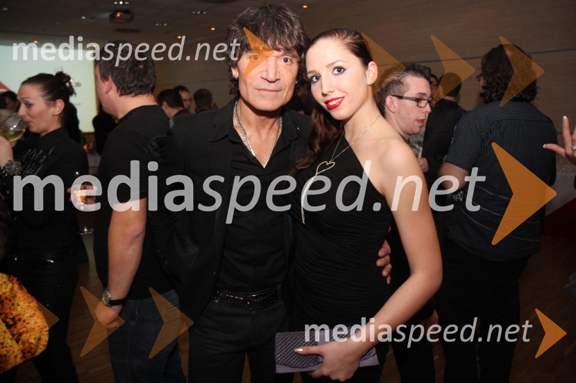 Jasmin Stavros, hrvaški pevec in Maja Pšajd, manekenkaSvečana prednovoletna zabava Agencije Ekskluzivno ter predstavitev koledarja Ledenovroče 2011