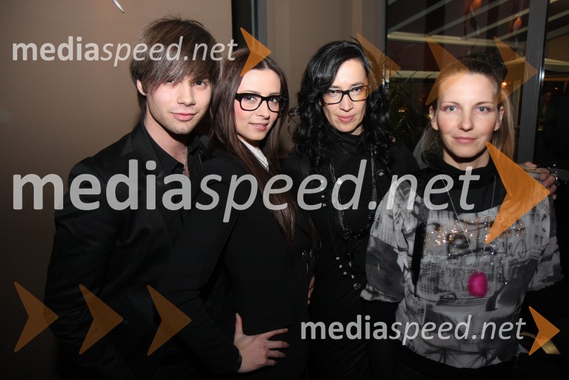 Tibor Golob, voditelj in fotograf, Žana Povše, pevka, Sanja Veličkovič, modna oblikovalka in Bojana Kovačič Zemljič, oblikovalka nakitaModna revija Strast Art