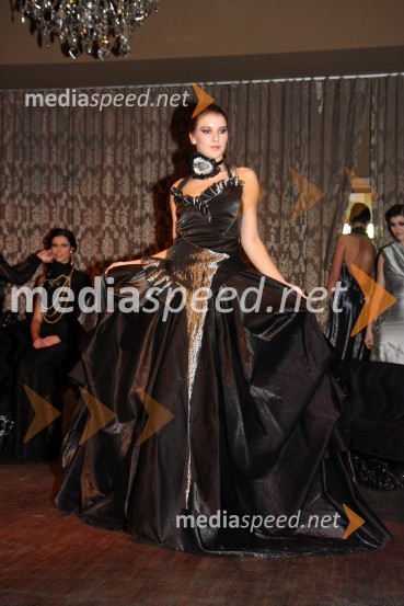 Sanela Pišek, manekenkaModna revija Strast Art