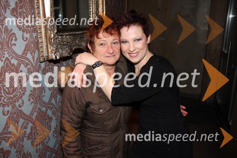 Suzana Rengeo, modna oblikovalka in stilistka z mamoModna revija Strast Art