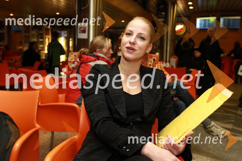 Brina Černetič, svetovalka uprave Diners Cluba SlovenijeKevin Costner pristal v Sloveniji