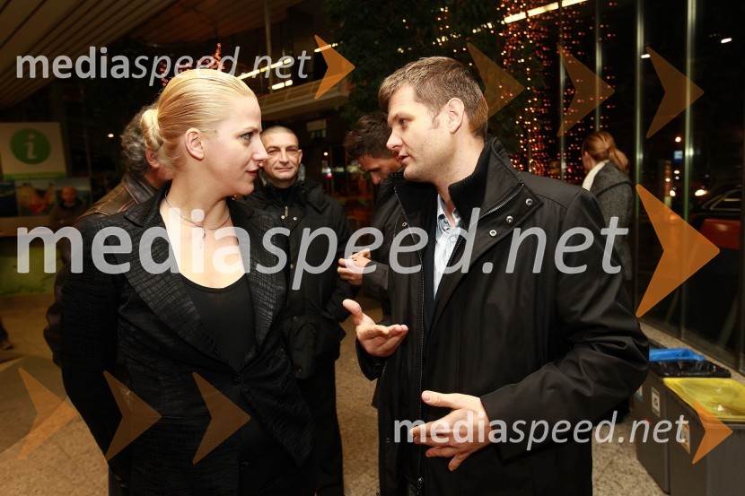 Brina Černetič, svetovalka uprave Diners Cluba Slovenije in Saša Pušnik, direktor Diners Cluba SlovenijeKevin Costner pristal v Sloveniji