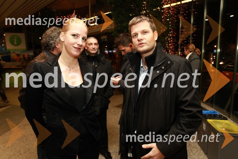 Brina Černetič, svetovalka uprave Diners Cluba Slovenije in Saša Pušnik, direktor Diners Cluba SlovenijeKevin Costner pristal v Sloveniji