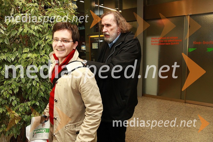 Luj Šprohar, slovenski pisatelj in spremljevalec Damijan JagodicKevin Costner pristal v Sloveniji