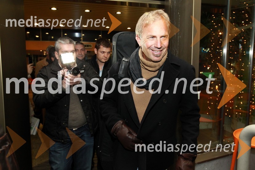 Kevin Costner, ameriški igralec in glasbenikKevin Costner pristal v Sloveniji