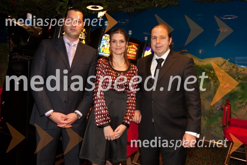 Žiga Kvas, vodja igralnega salona, Andreja Popovič, pomočnica generalnega direktorja in Damjan Musič, direktor Kongo hotel in Casino d.o.o.7. rojstni dan igralnega salona Kongo