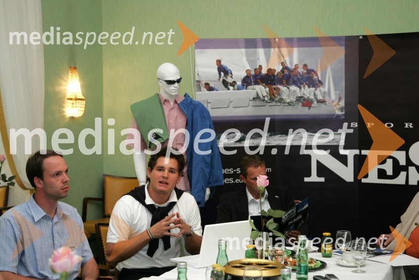 Tiskovna konferencaNES Sportswear, tiskovna konferenca pred otvoritvijo trgovine v Gradcu